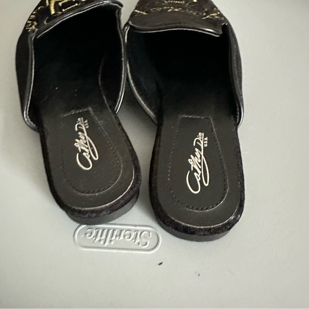 Cathy Din Bravia Embroidered Black Flat Mules Size 7 - Picture 6 of 10